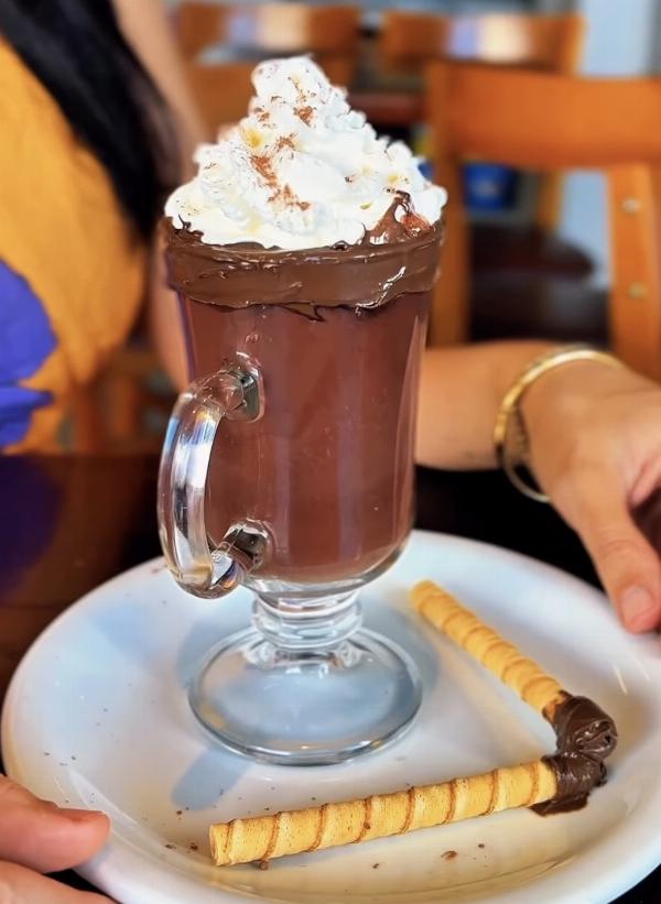 Chocolate Quente com Nutella e Chantilly